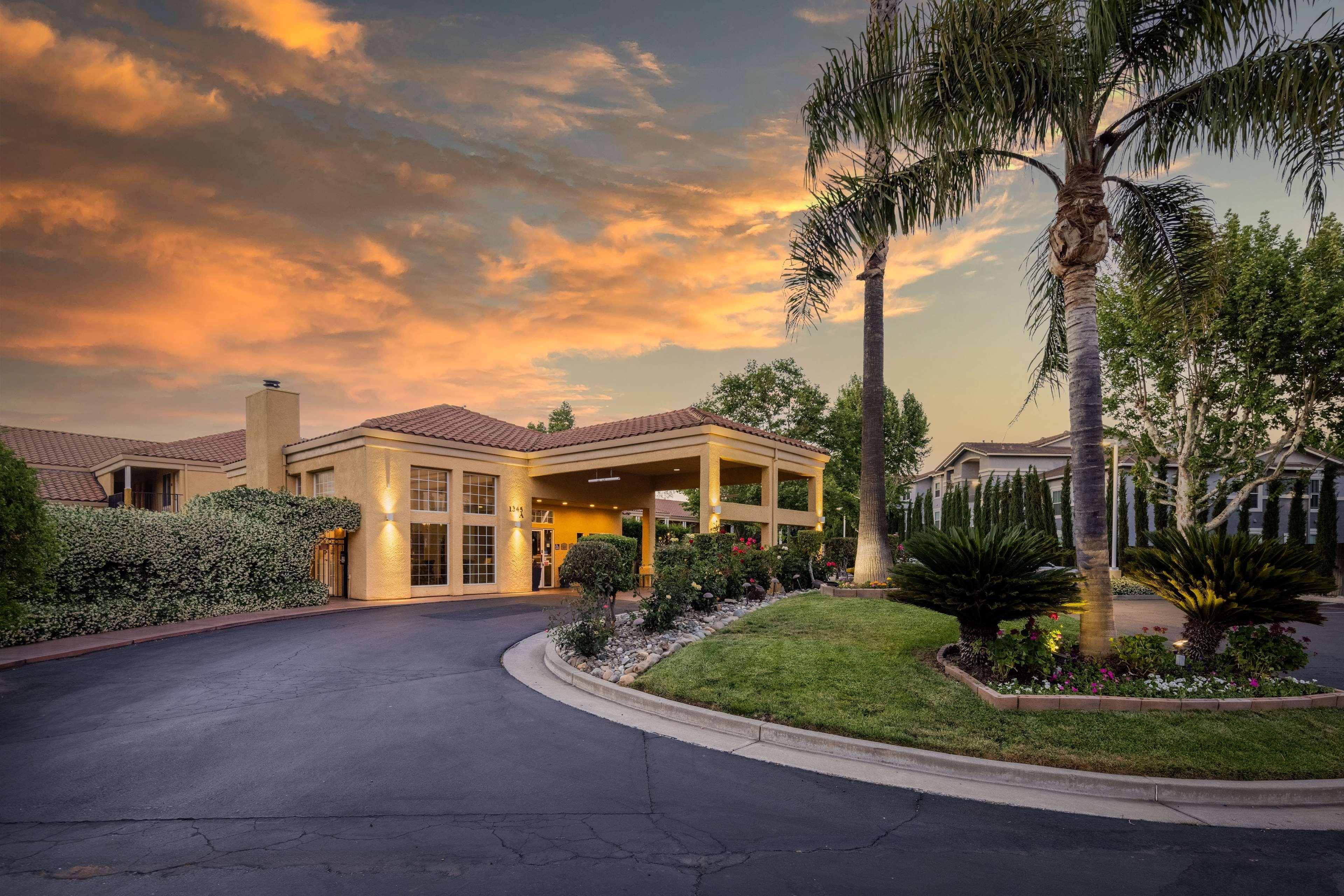 Best Western Plus Dixon Davis Exterior foto