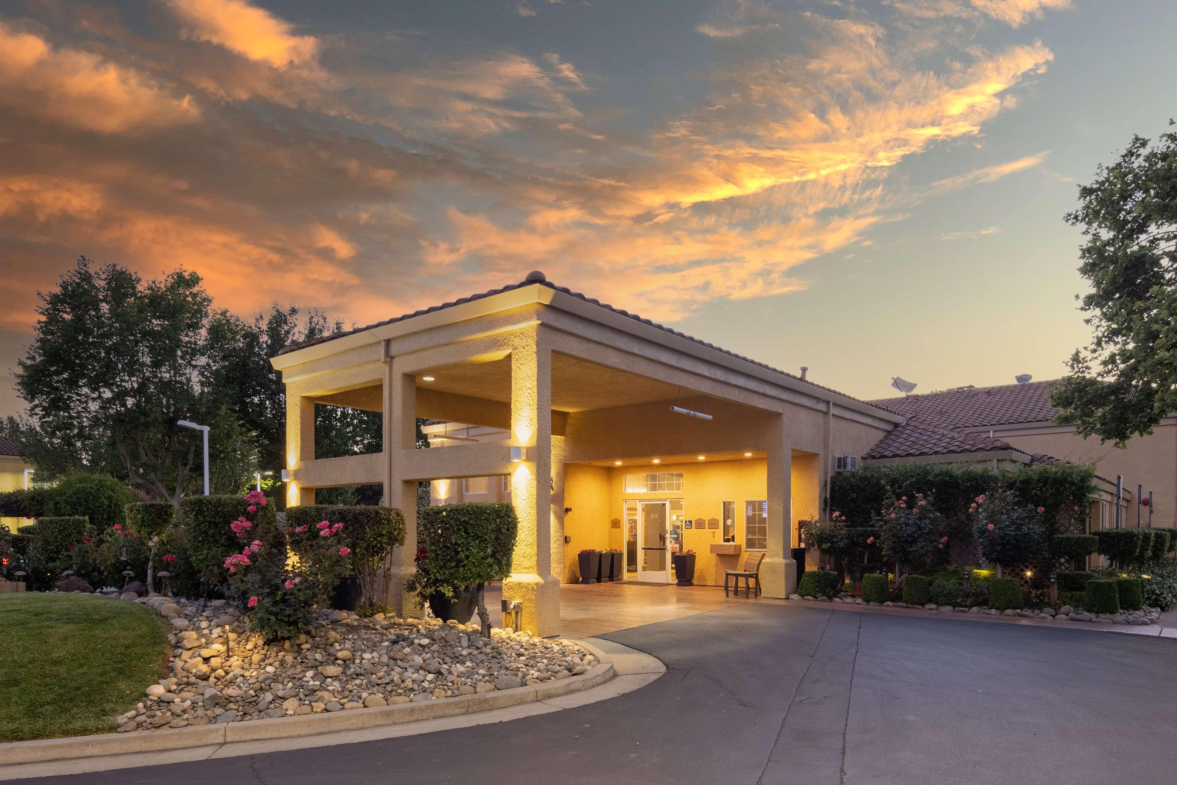 Best Western Plus Dixon Davis Exterior foto