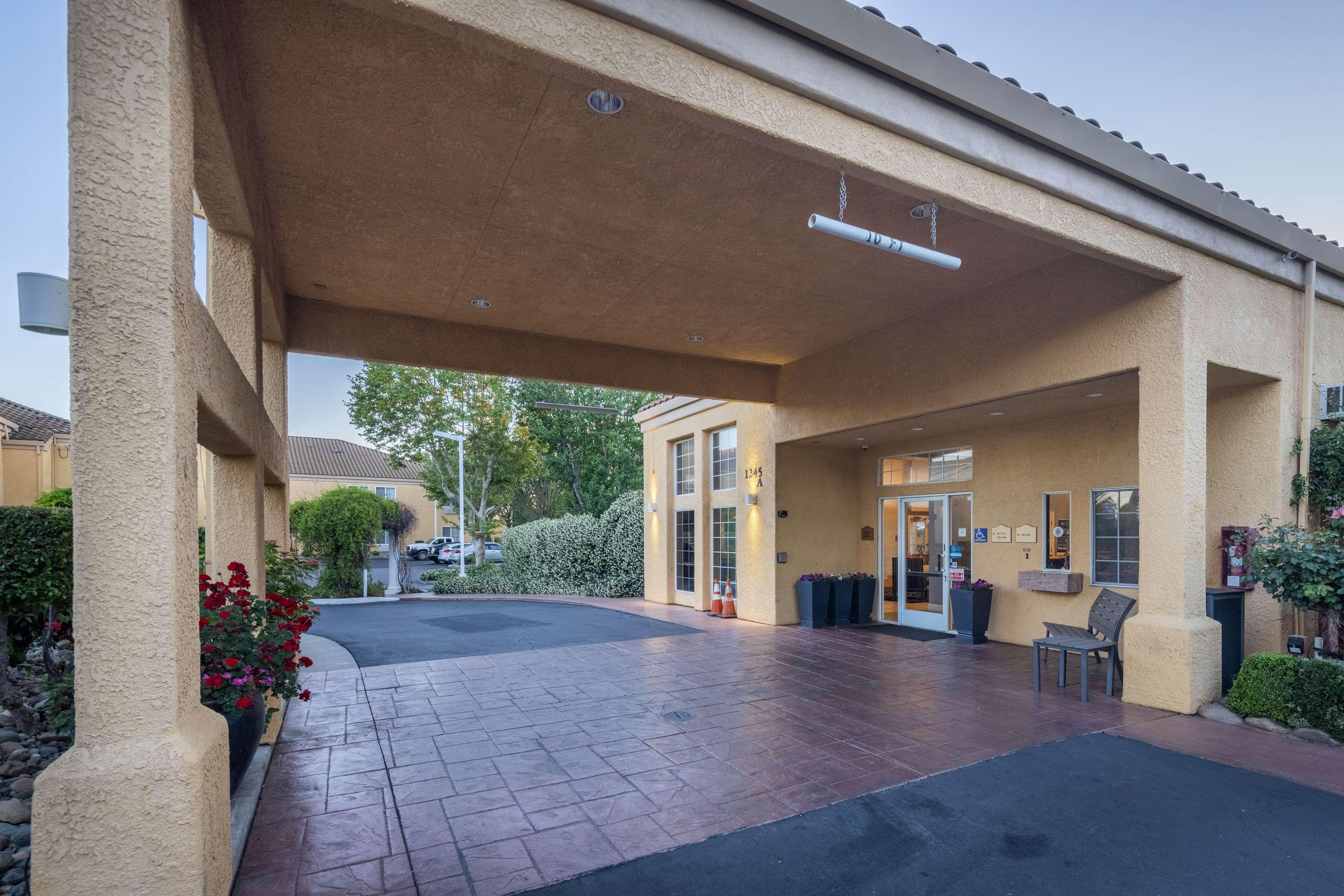 Best Western Plus Dixon Davis Exterior foto